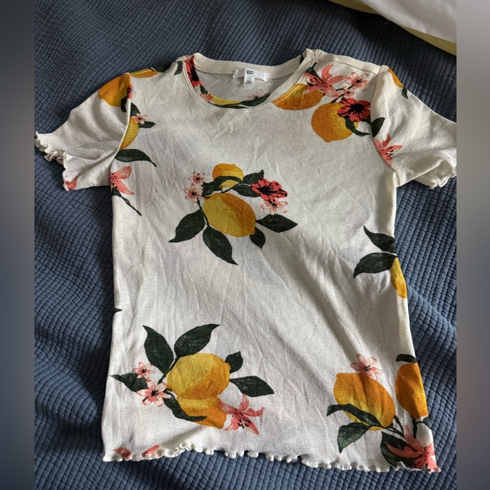 BP Cream Top with Green and Yellow Lemons